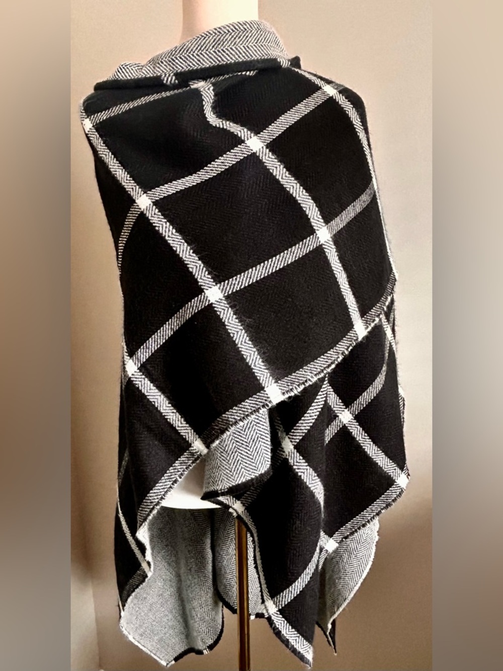 NWT Lauren Ralph Lauren Reversible Herringbone/Check Ruana/Wrap - Picture 10 of 10